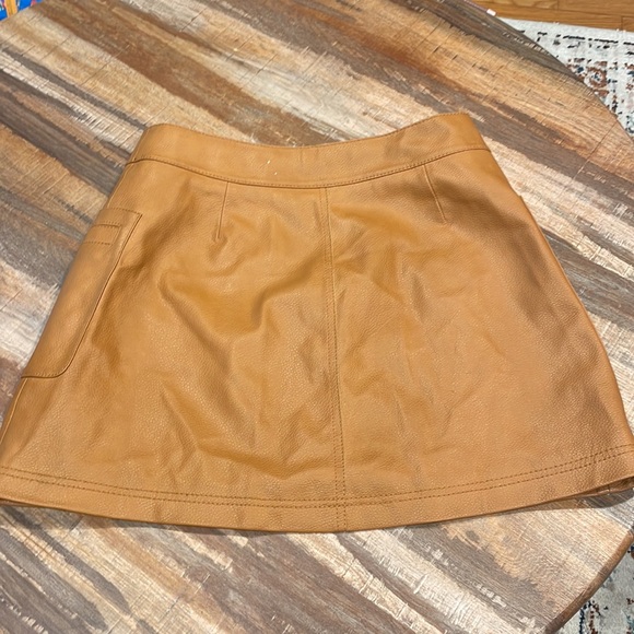 Free People brown High A line vegan leather skirt. Faux leather zipper in front - Picture 3 of 3